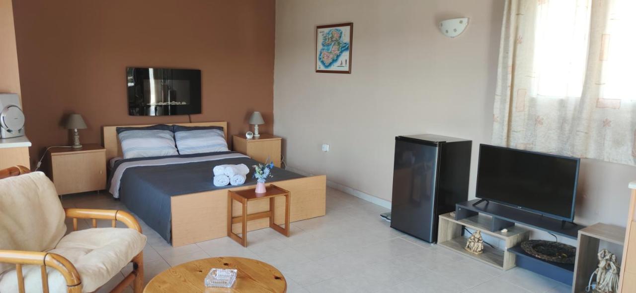 Penthouse Studio Next To The Sea Salamine Extérieur photo