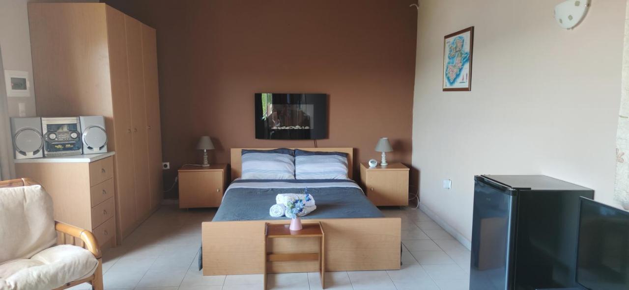 Penthouse Studio Next To The Sea Salamine Extérieur photo
